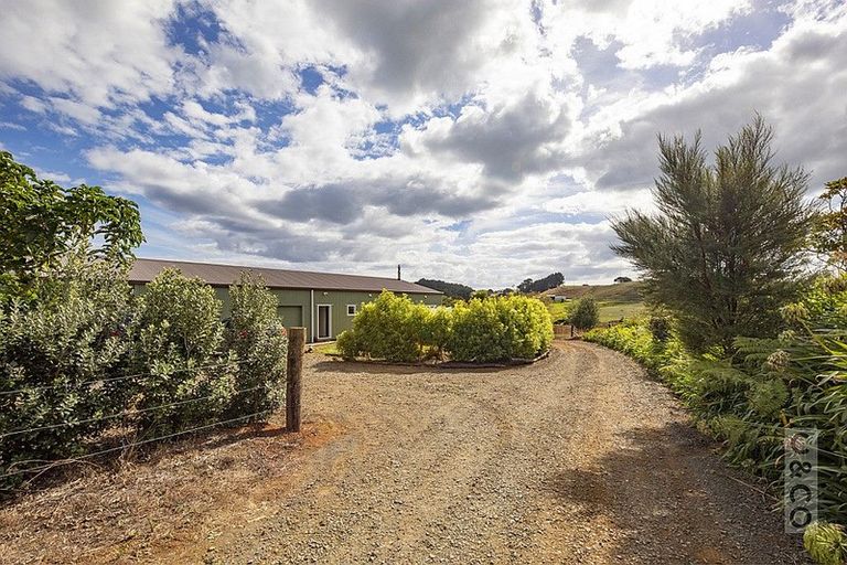 Photo of property in 231 Taiapa Road, Muriwai, Waimauku, 0881