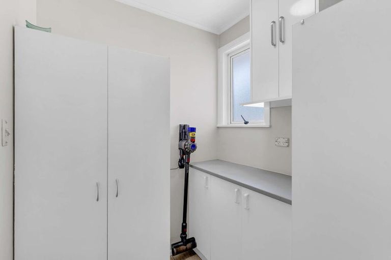 Photo of property in 7 Woodvale Road, Glen Eden, Auckland, 0602