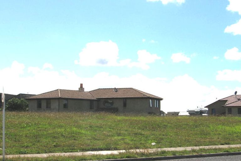 Photo of property in 60 Harbour View Road, Te Atatu Peninsula, Auckland, 0610