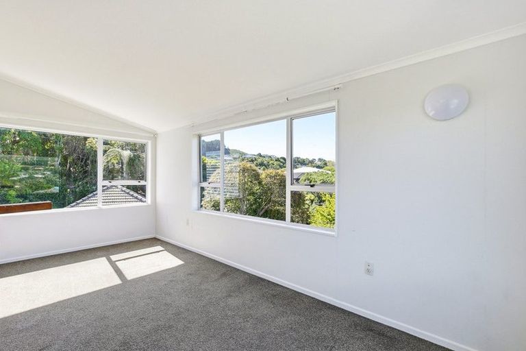 Photo of property in 15 Romney Square, Tawa, Wellington, 5028