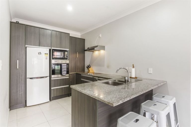 Photo of property in 2/44 Carlos Drive, Flat Bush, Auckland, 2016