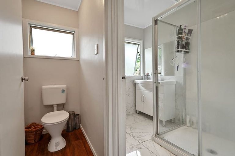 Photo of property in 1/20 Mile Place, Henderson, Auckland, 0612