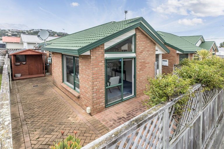 Photo of property in Miramar Villas, 2/3 Byron Street, Miramar, Wellington, 6022