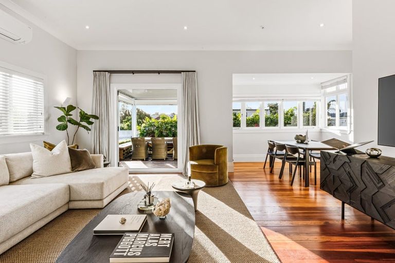 Photo of property in 1/20 Corrella Road, Belmont, Auckland, 0622