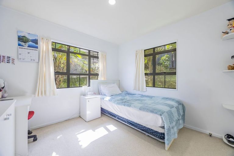 Photo of property in 21 Tyrico Close, Unsworth Heights, Auckland, 0632