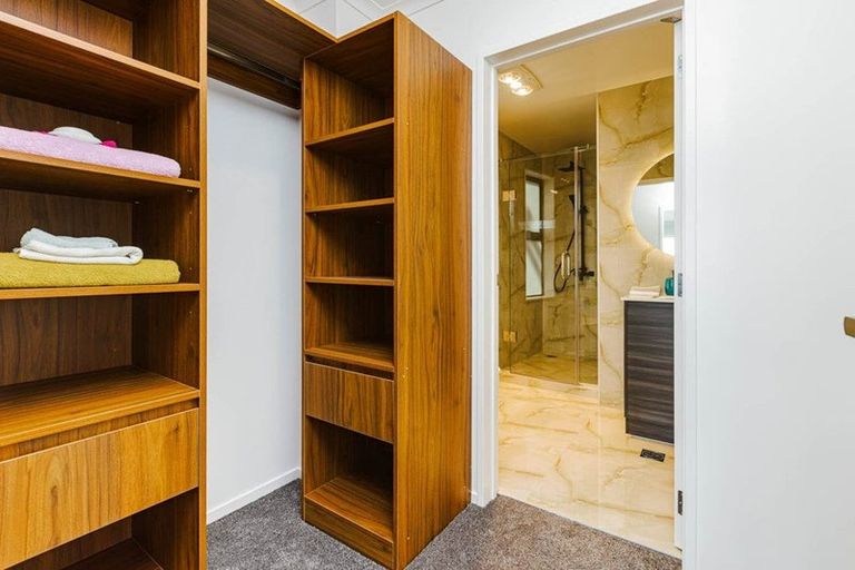 Photo of property in 100 Seymour Road, Sunnyvale, Auckland, 0612
