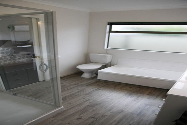 Photo of property in 16 Claridge Place, Taradale, Napier, 4112