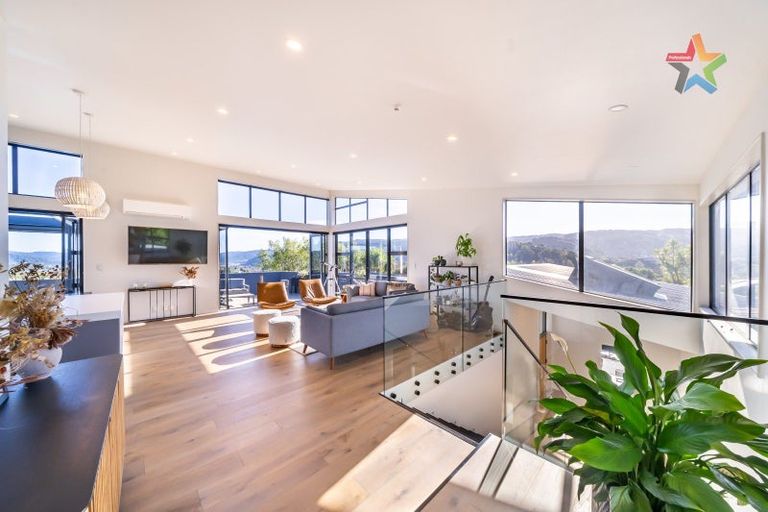 Photo of property in 22 Mount Marua Drive, Timberlea, Upper Hutt, 5018