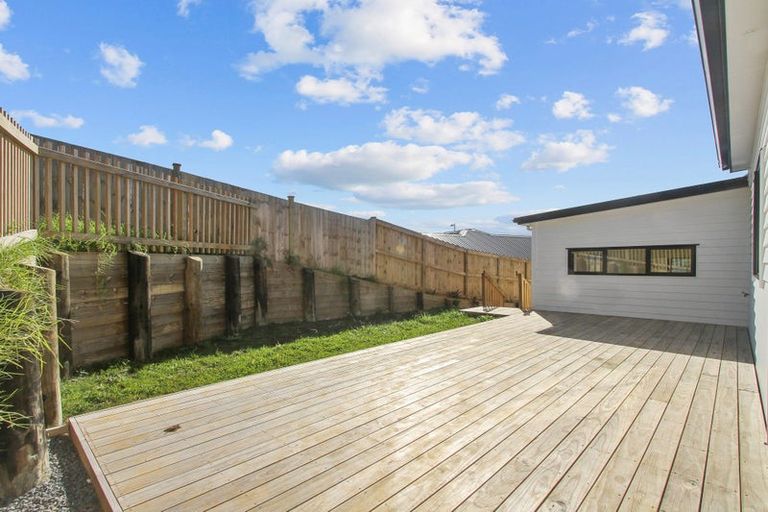 Photo of property in 16 Awa Avenue, Helensville, 0800