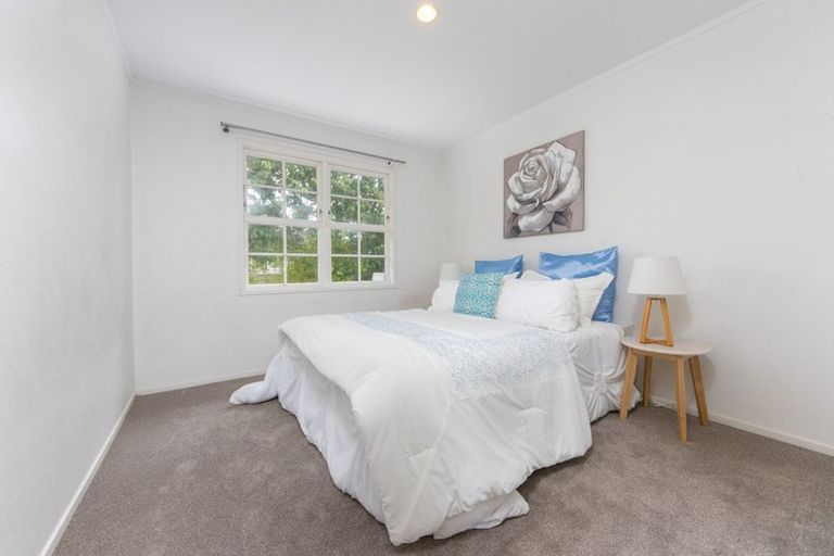 Photo of property in 28 Tamahere Drive, Glenfield, Auckland, 0629