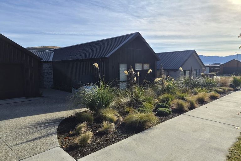 Photo of property in 20 Cheviot Street, Jacks Point, 9371