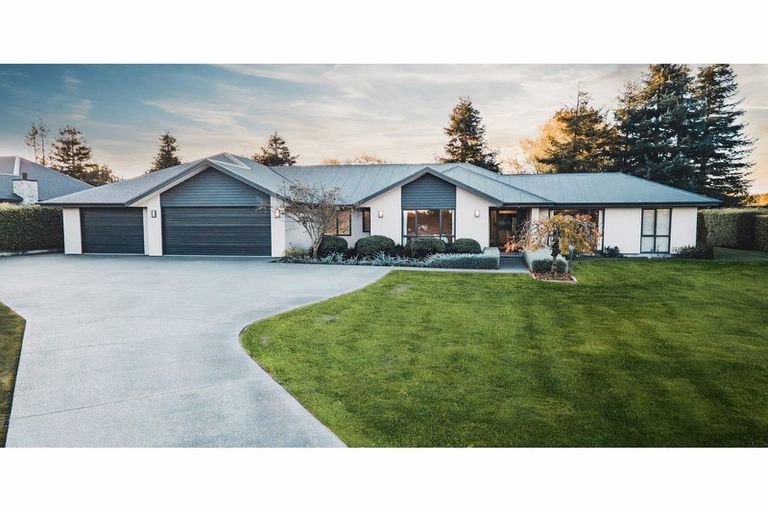 Photo of property in 86 Oakgrove Drive, Rangiora, 7400