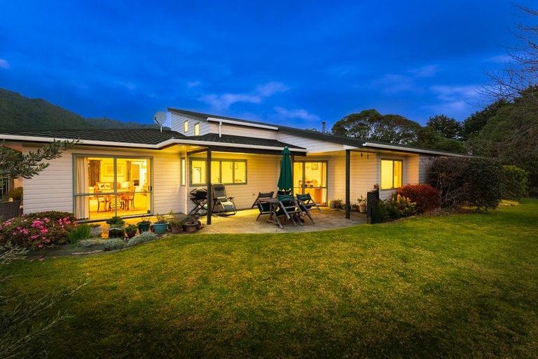 Photo of property in 29 Cranbrook Grove, Waikanae, 5036