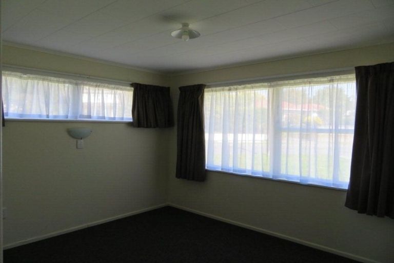 Photo of property in 112 Main Road, Wainuiomata, Lower Hutt, 5014