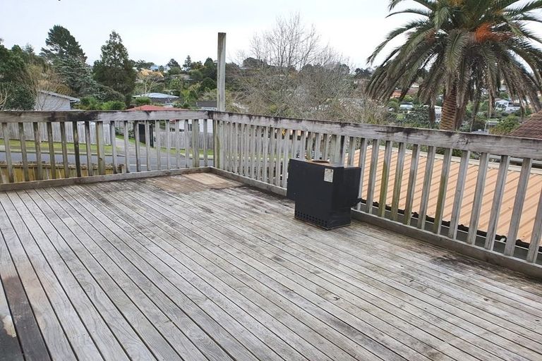 Photo of property in 3 Garton Drive, Massey, Auckland, 0614