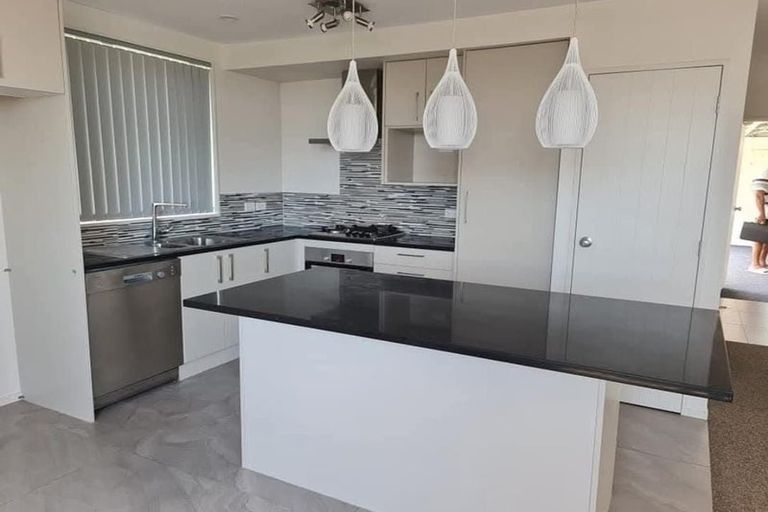 Photo of property in 21 Kirikiri Drive, Papakura, 2110