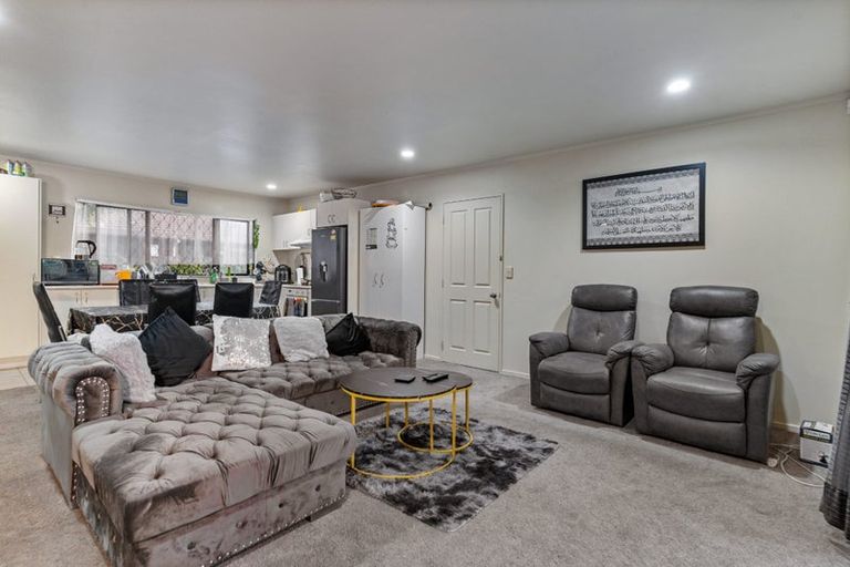 Photo of property in 11e Sturges Road, Henderson, Auckland, 0612