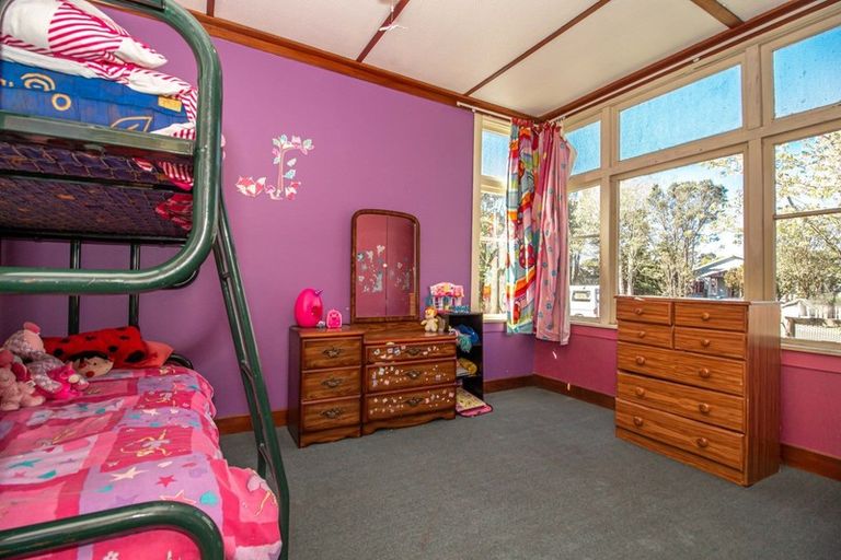 Photo of property in 48 Romilly Street, Westport, 7825