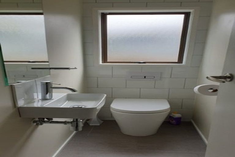 Photo of property in 14 Packham Place, Beach Haven, Auckland, 0626