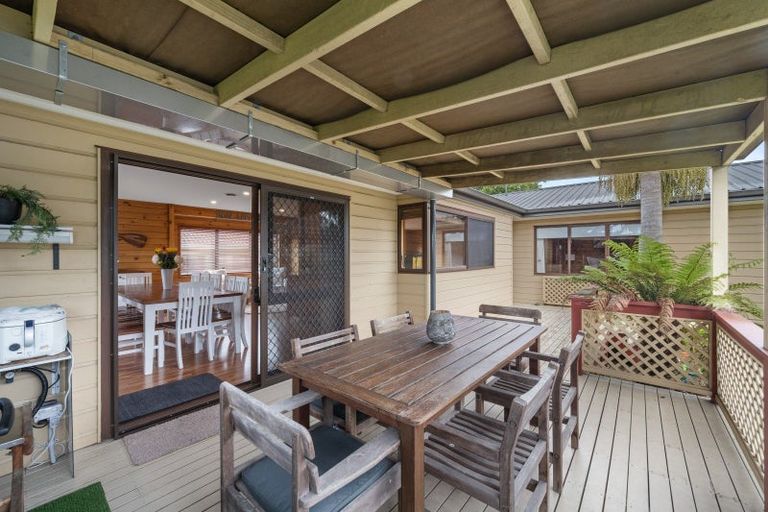 Photo of property in 18 Lochend Place, Highland Park, Auckland, 2010