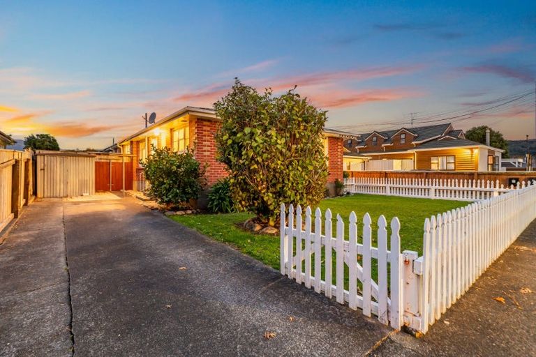 Photo of property in 1/6 Oxford Crescent, Ebdentown, Upper Hutt, 5018