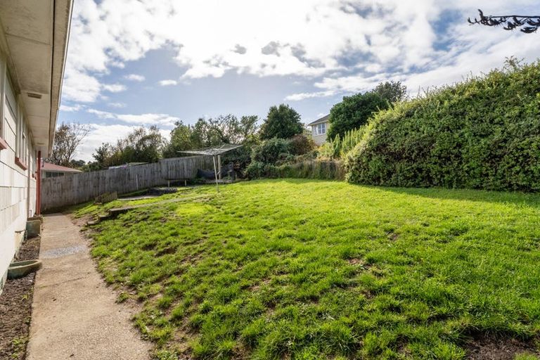 Photo of property in 6 Hereford Street, Cannons Creek, Porirua, 5024