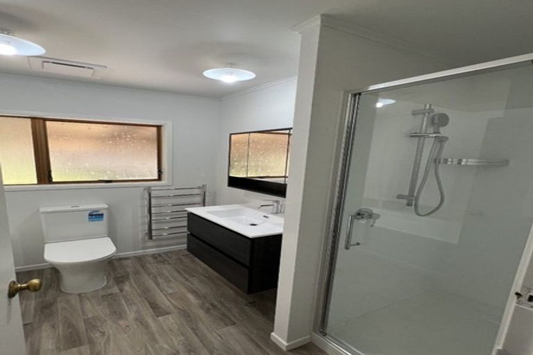 Photo of property in 16 Goldnib Place, Randwick Park, Auckland, 2105