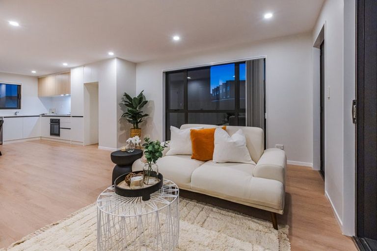Photo of property in 23 Tukari Lane, Mangere Bridge, Auckland, 2022