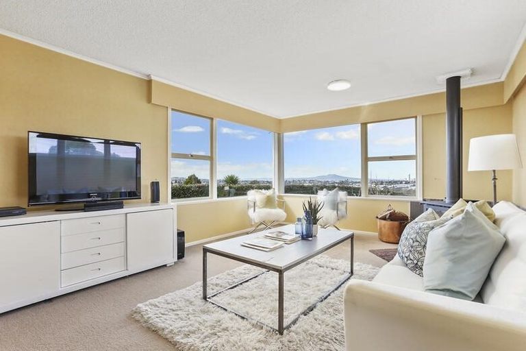 Photo of property in 12 Ross Avenue, Glenfield, Auckland, 0629