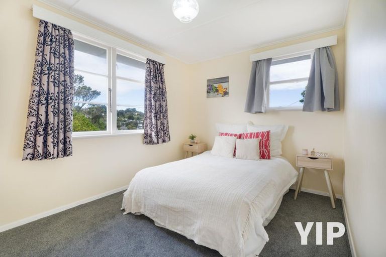 Photo of property in 133 Ruskin Road, Newlands, Wellington, 6037