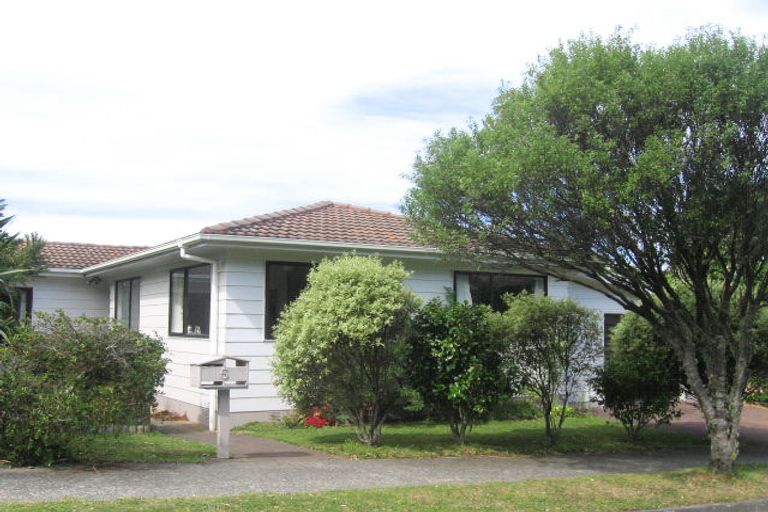 Photo of property in 5 John Witton Drive, Crofton Downs, Wellington, 6035