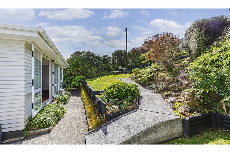 Photo of property in 69 Salford Street, Newlands, Wellington, 6037