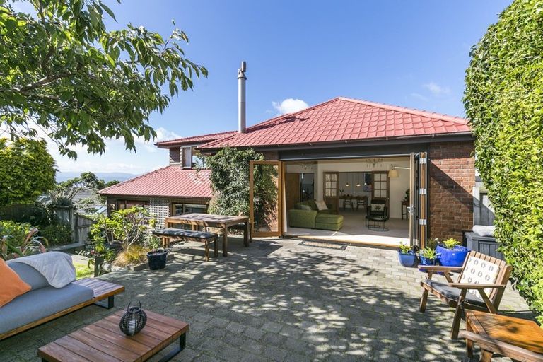 Photo of property in 24 Satara Crescent, Khandallah, Wellington, 6035