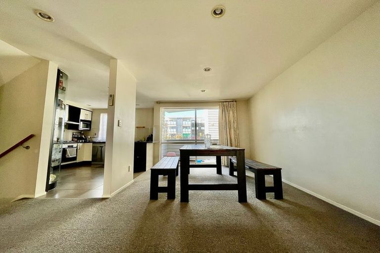 Photo of property in 14/6 Islington Avenue, New Lynn, Auckland, 0600