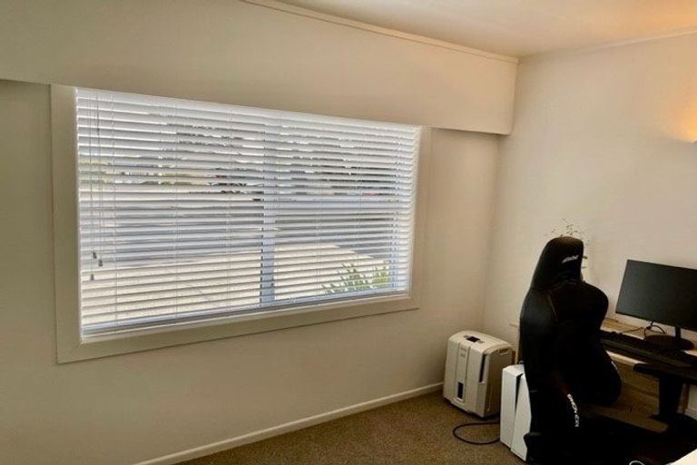 Photo of property in 2/241 Hurstmere Road, Takapuna, Auckland, 0622