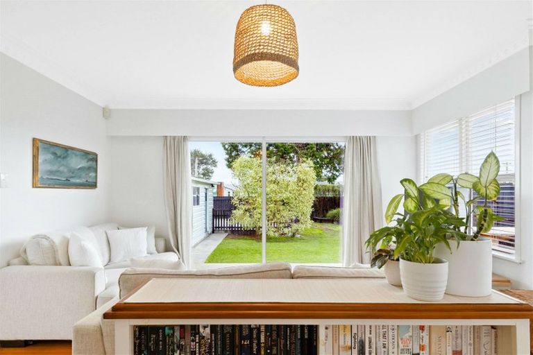 Photo of property in 671 Te Atatu Road, Te Atatu Peninsula, Auckland, 0610