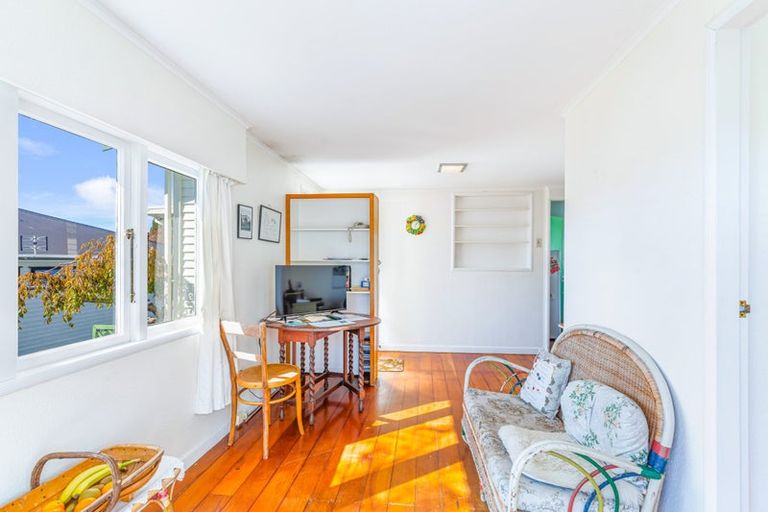 Photo of property in 8 Nikau Street, New Lynn, Auckland, 0600