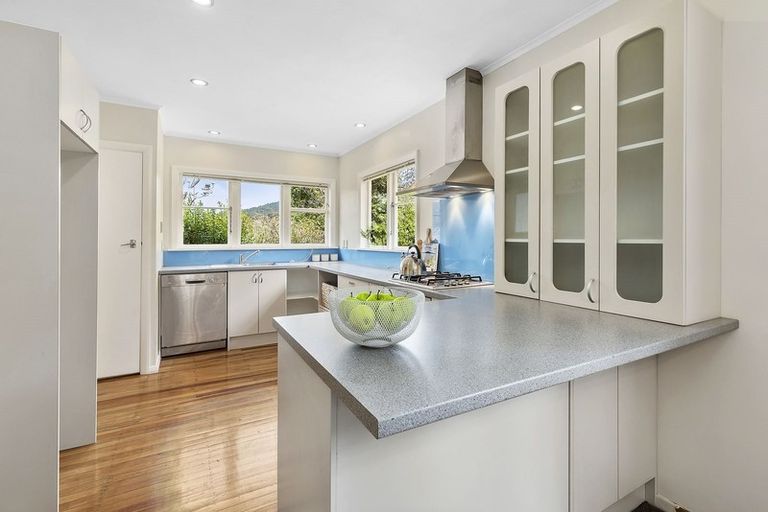 Photo of property in 9 Lane Crescent, Tawa, Wellington, 5028