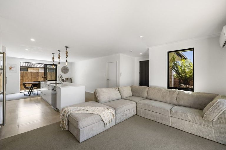 Photo of property in 14 Winspear Place, Omokoroa, 3114