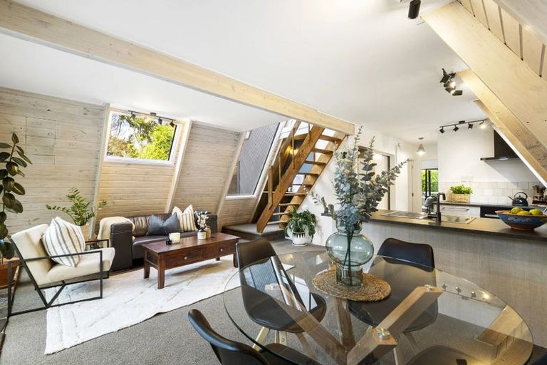 Photo of property in 1/5 Glenbush Place, Birkenhead, Auckland, 0626