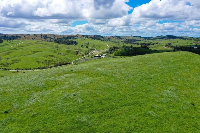 Photo of property in 156 Marohemo Road, Maungaturoto, 0583