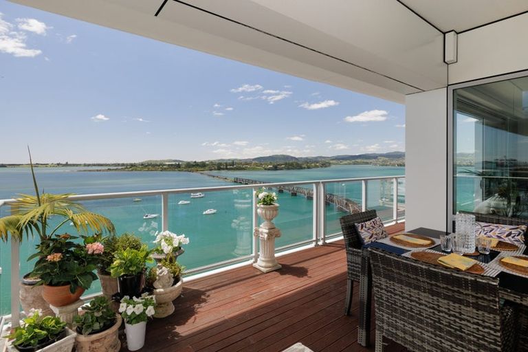 Photo of property in 72 Devonport Road, Tauranga, 3110