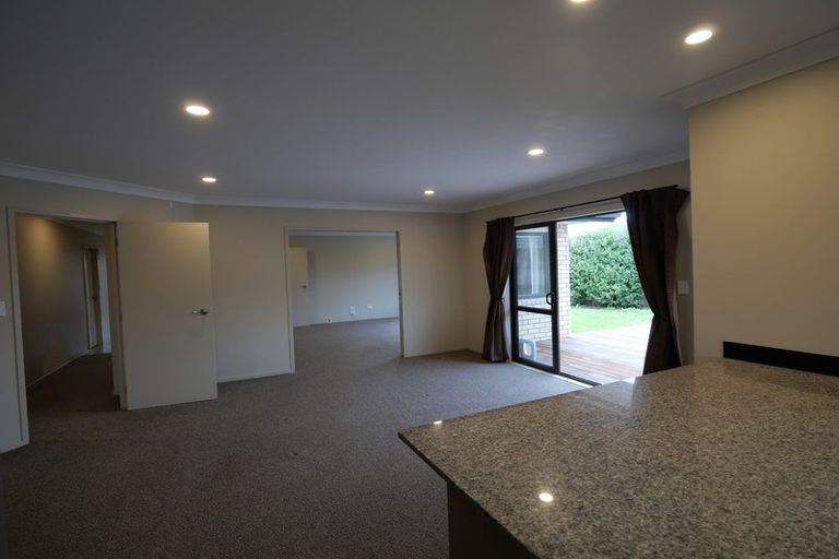 Photo of property in 27 Greig Place, Pukekohe, 2120