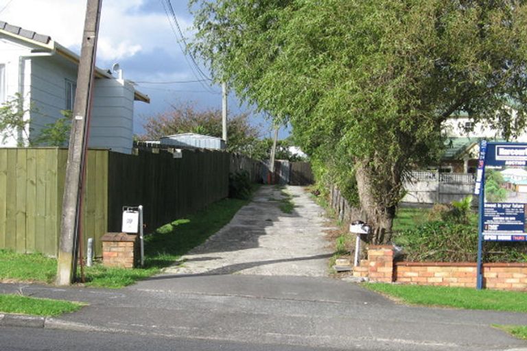 Photo of property in 2b/2 Matipo Road, Te Atatu Peninsula, Auckland, 0610