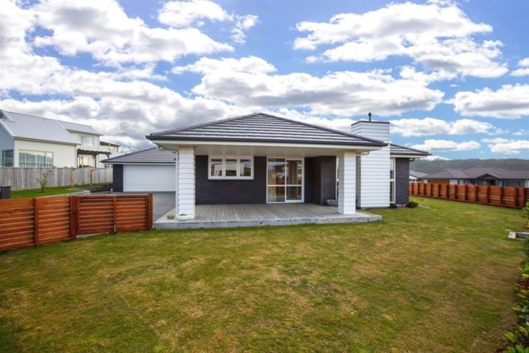 Photo of property in 2 Grace Cove, Aotea, Porirua, 5024