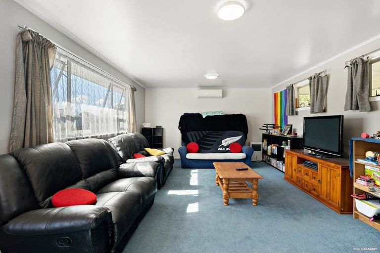 Photo of property in 30 Jupiter Street, Rosehill, Papakura, 2113