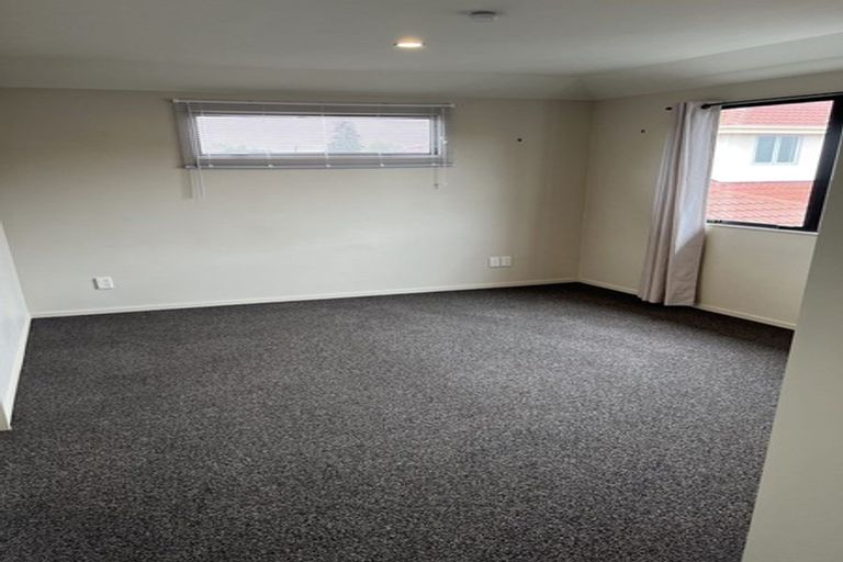 Photo of property in 24 Oakford Close, Riccarton, Christchurch, 8011