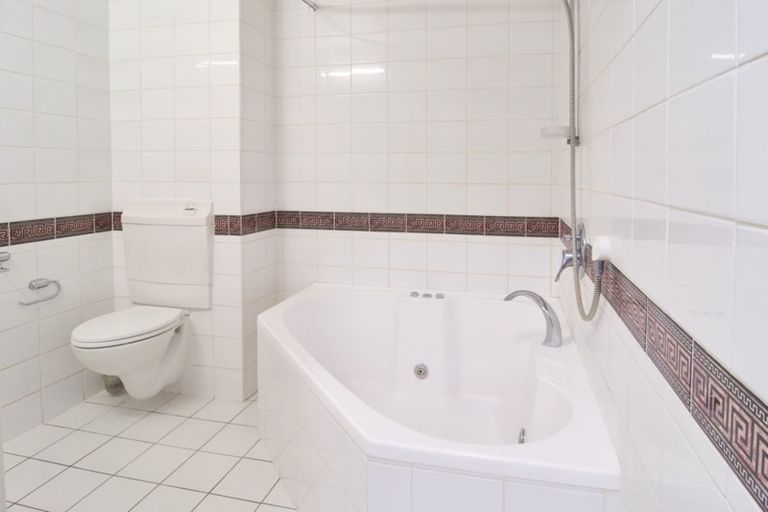 Photo of property in St James Courts, 5/77 Gloucester Street, Christchurch Central, Christchurch, 8013