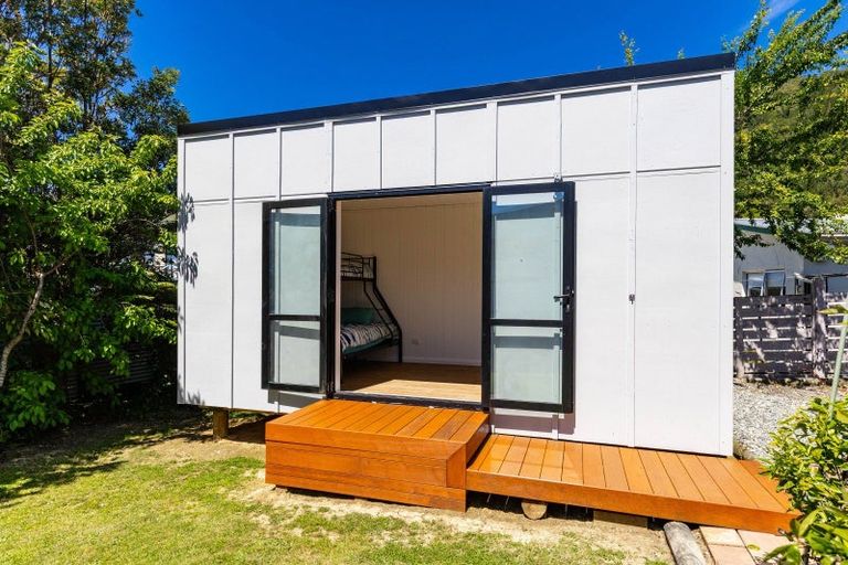 Photo of property in 168 Waikawa Road, Picton, 7220