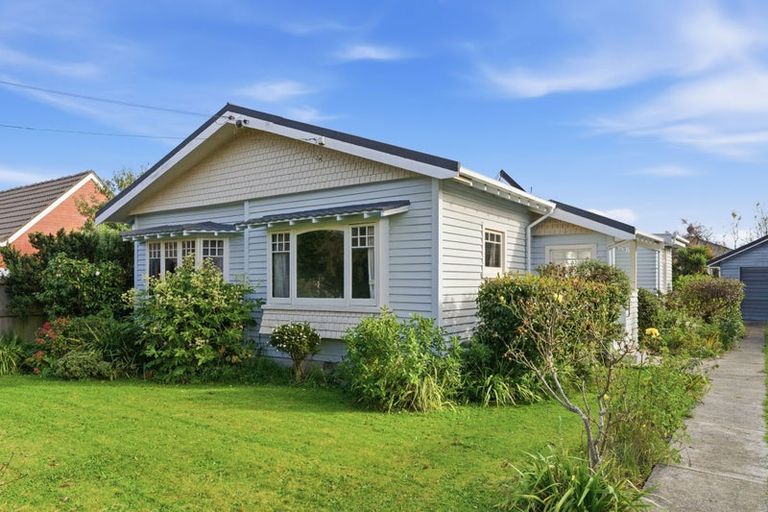 Photo of property in 48 Saint Andrews Square, Strowan, Christchurch, 8052